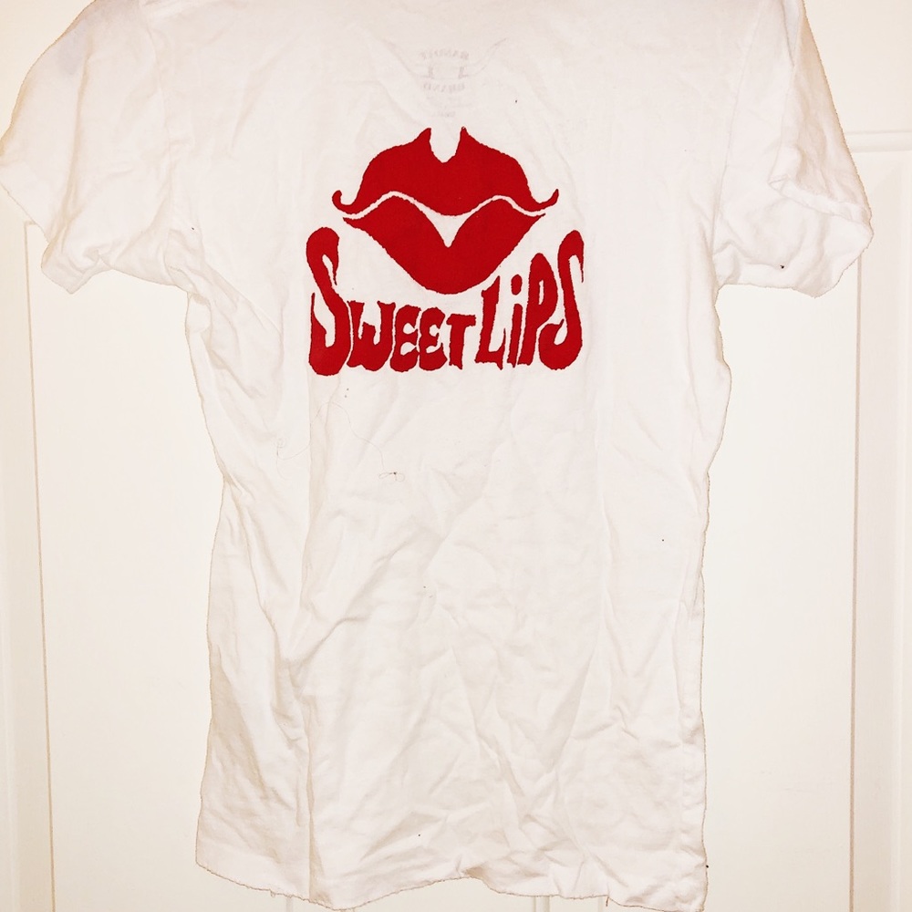 GRAPHIC T SHIRT